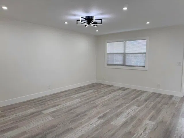 Unit C photo 16