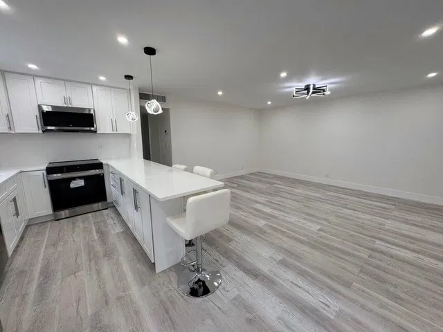 Unit C photo 21