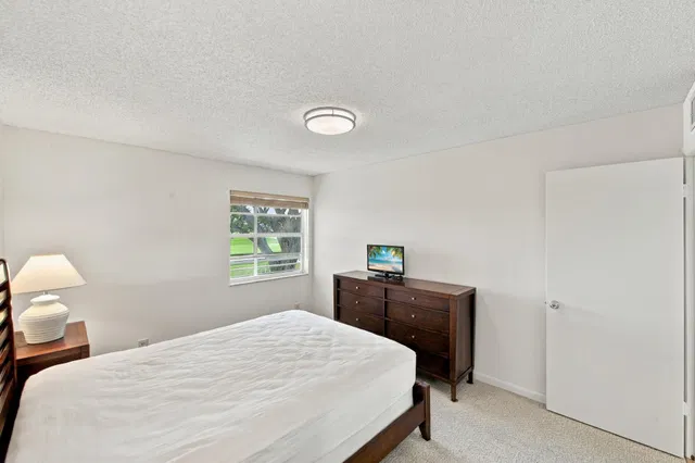 Residence photo 25