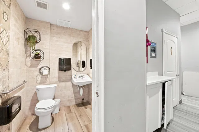  Unit 110 photo 32