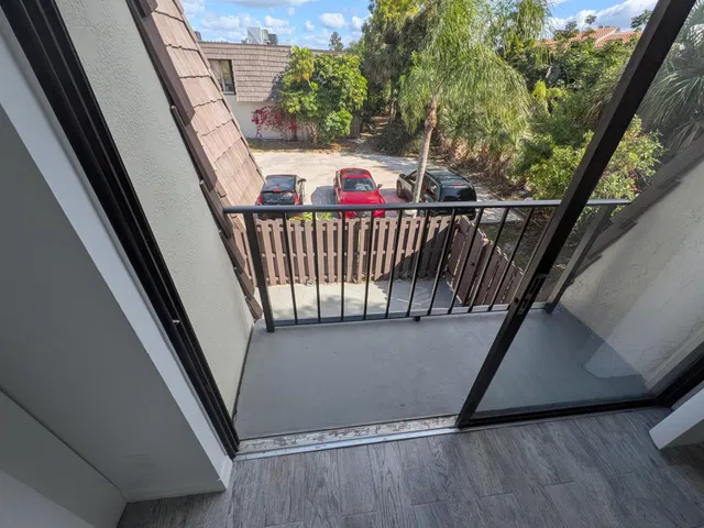  Residence photo 27