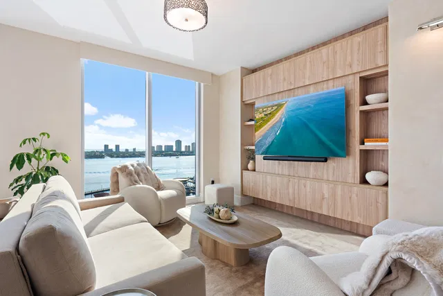 Nautilus 220 Unit 1402 photo 8
