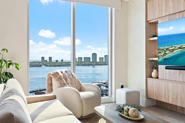Nautilus 220 Unit 1402 photo 10