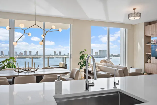 Nautilus 220 Unit 1402 photo 11