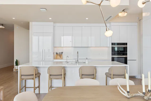 Nautilus 220 Unit 1402 photo 12