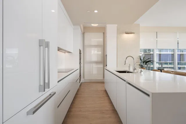 Nautilus 220 Unit 1402 photo 13