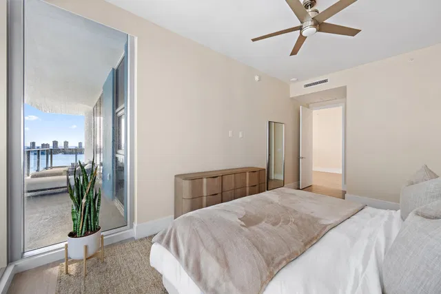 Nautilus 220 Unit 1402 photo 17