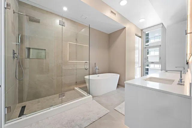 Nautilus 220 Unit 1402 photo 18