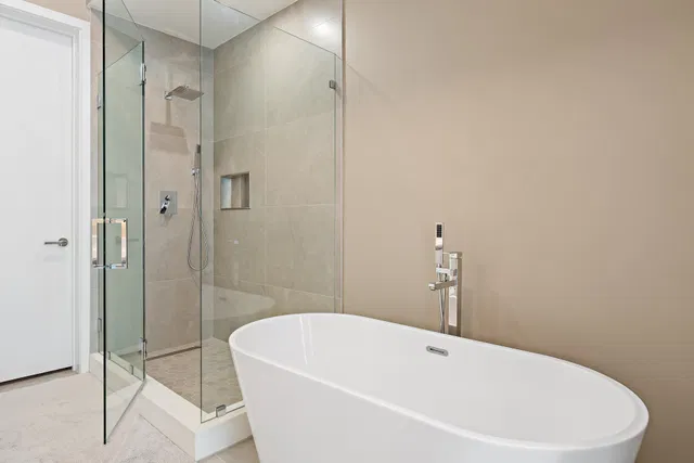 Nautilus 220 Unit 1402 photo 20
