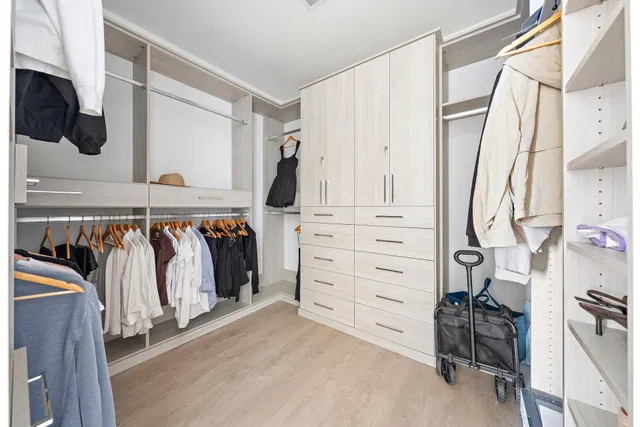 Nautilus 220 Unit 1402 photo 21