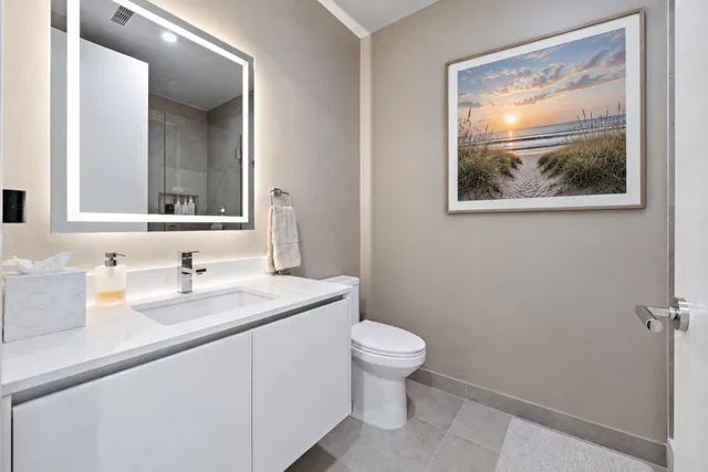 Nautilus 220 Unit 1402 photo 25