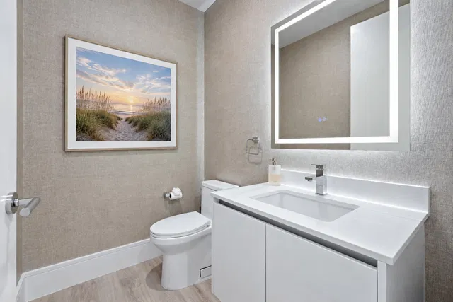 Nautilus 220 Unit 1402 photo 26