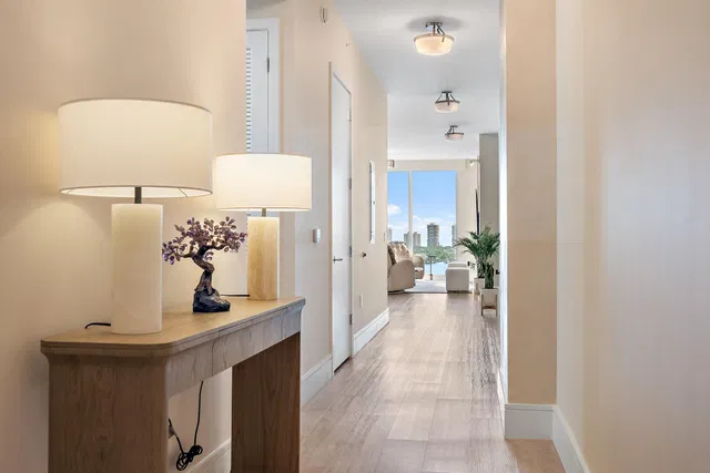 Nautilus 220 Unit 1402 photo 28