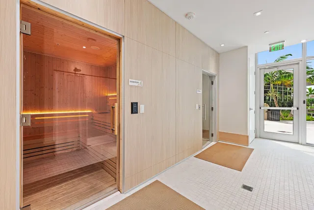 Nautilus 220 Unit 1402 photo 66