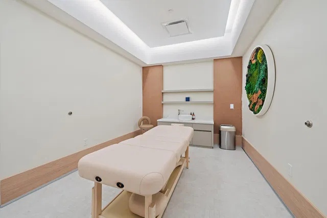 Nautilus 220 Unit 1402 photo 67