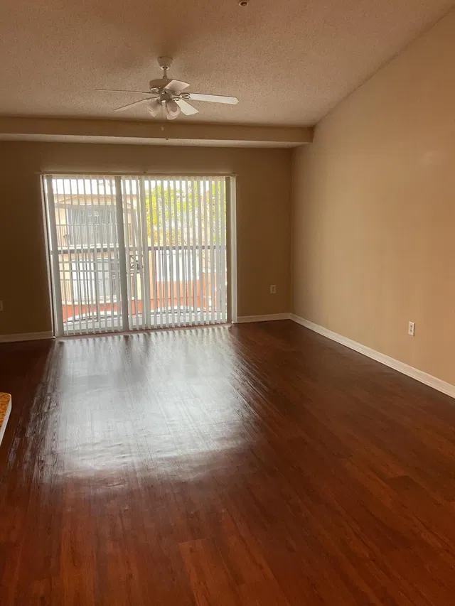  Unit 612 photo 6