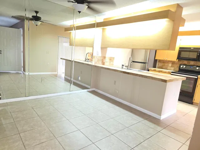 Residence photo 6