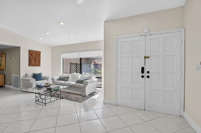 Residence photo 9