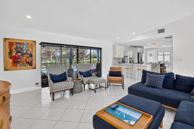Residence photo 12