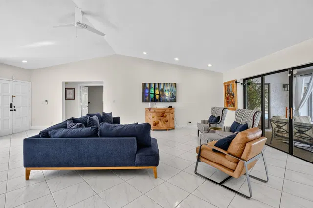 Residence photo 16