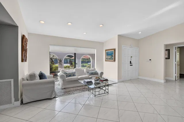 Residence photo 17