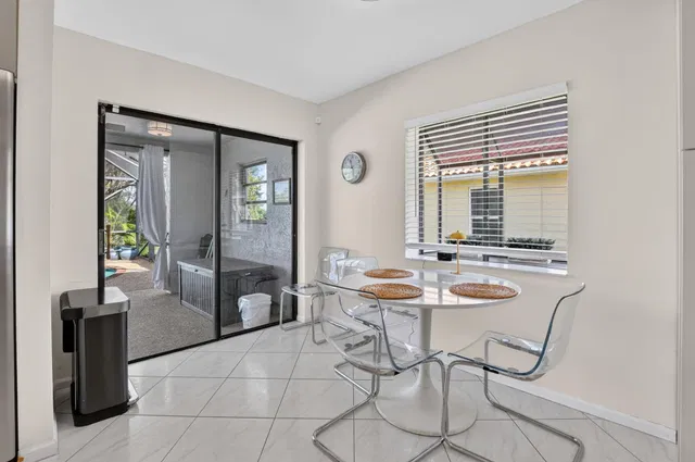 Residence photo 25