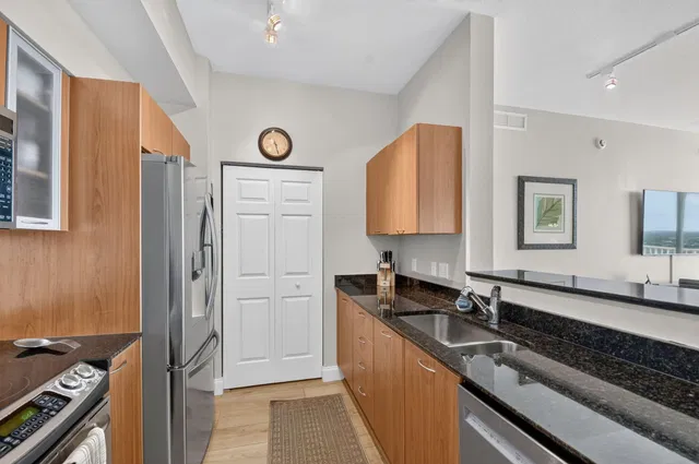 Unit 1604 photo 11