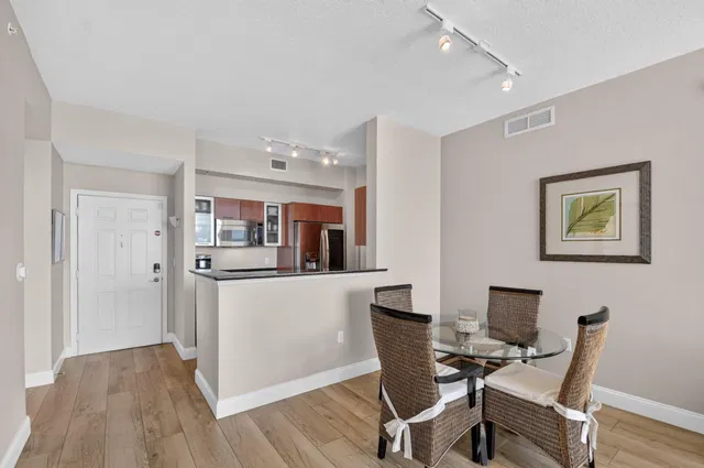 Unit 1604 photo 14