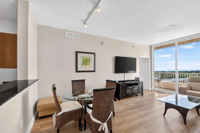 Unit 1604 photo 17