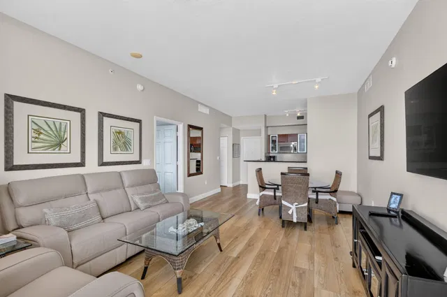 Unit 1604 photo 19