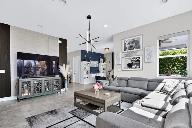 Residence photo 6