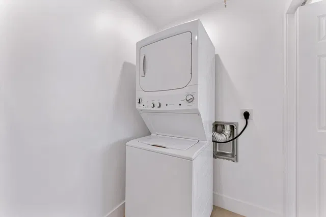 Unit D photo 25