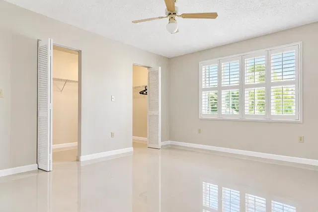 Unit 920 photo 6