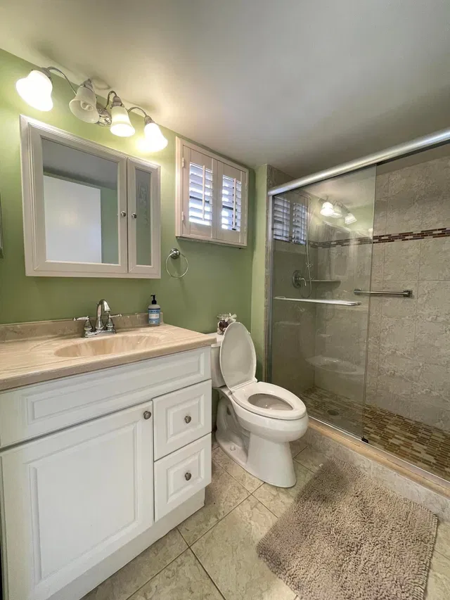 Unit 920 photo 8