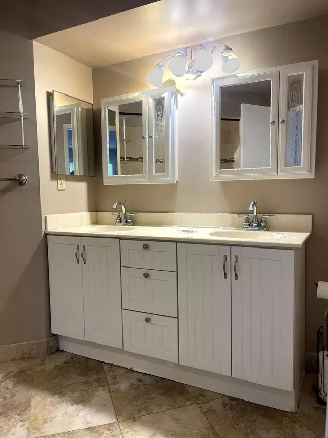 Unit 920 photo 11