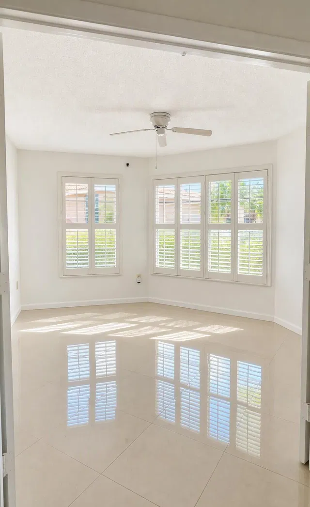 Unit 920 photo 12