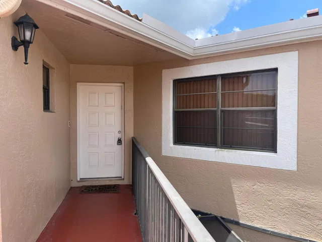 Unit 920 photo 14