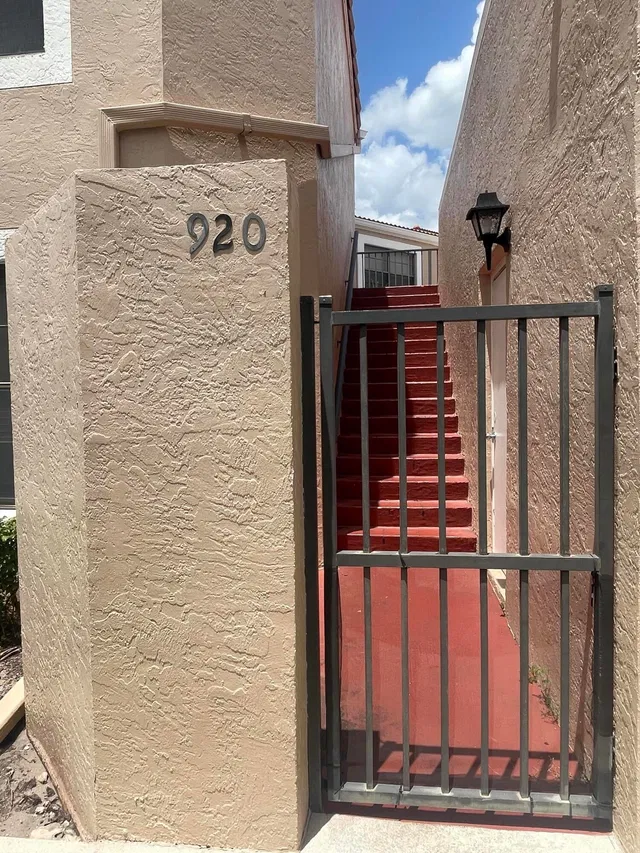 Unit 920 photo 17