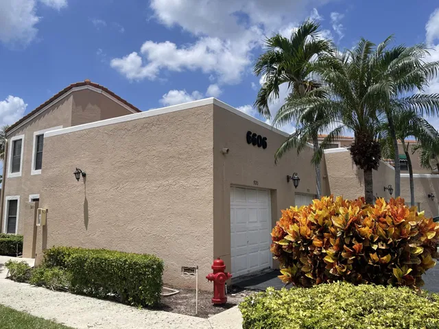 Unit 920 photo 18
