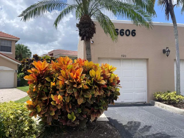 Unit 920 photo 19