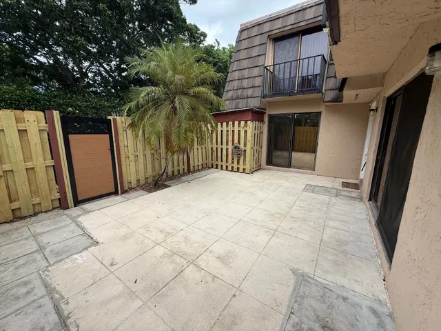 Residence photo 2