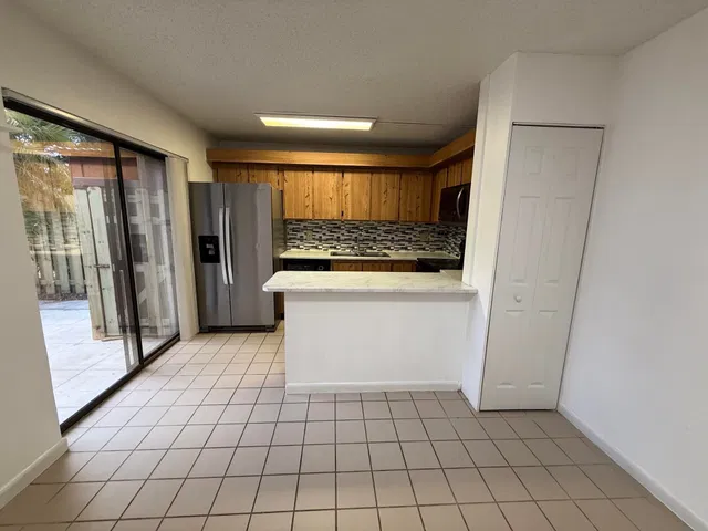 Residence photo 3