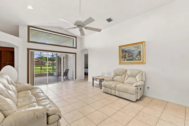 Residence photo 12