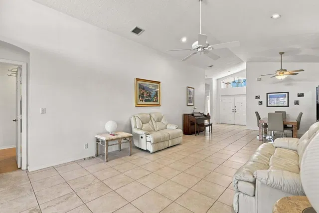 Residence photo 15
