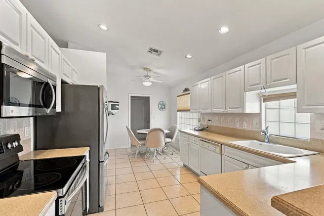 Residence photo 16