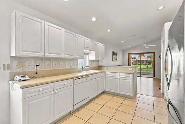 Residence photo 17