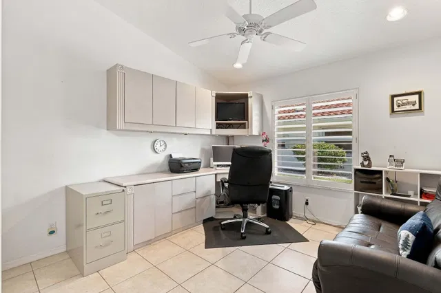 Residence photo 37