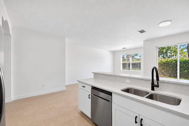  Residence photo 12