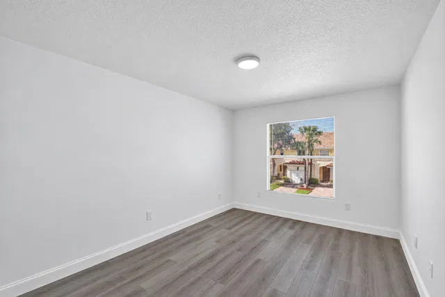  Residence photo 24