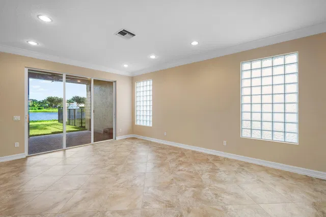 Residence photo 10